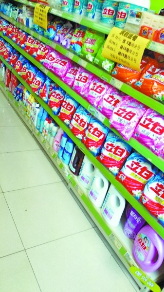 药店变身“杂货铺” 跨界融合背后的民生图景